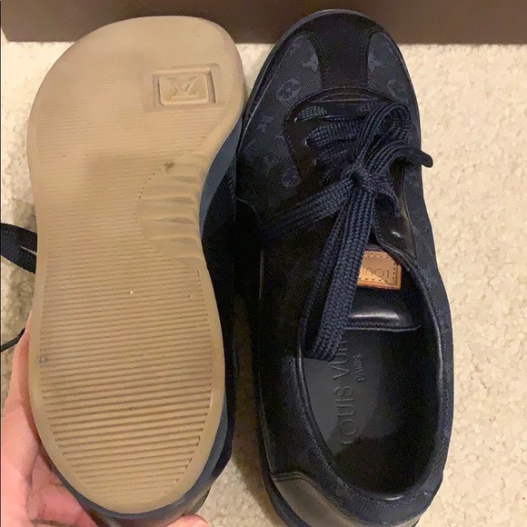Navy Louis Vuitton sneakers - Picture 5 of 5